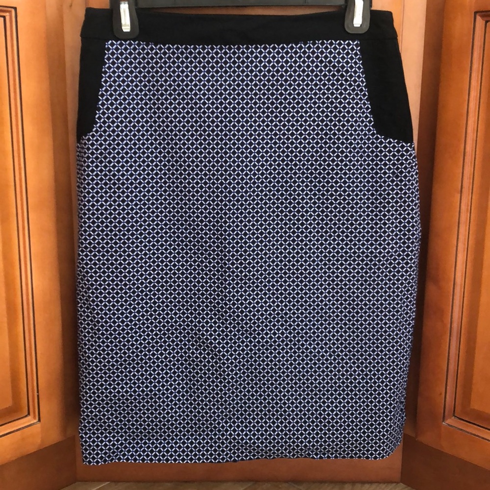 ⭐️ Margaret M Navy and White Pencil Skirt